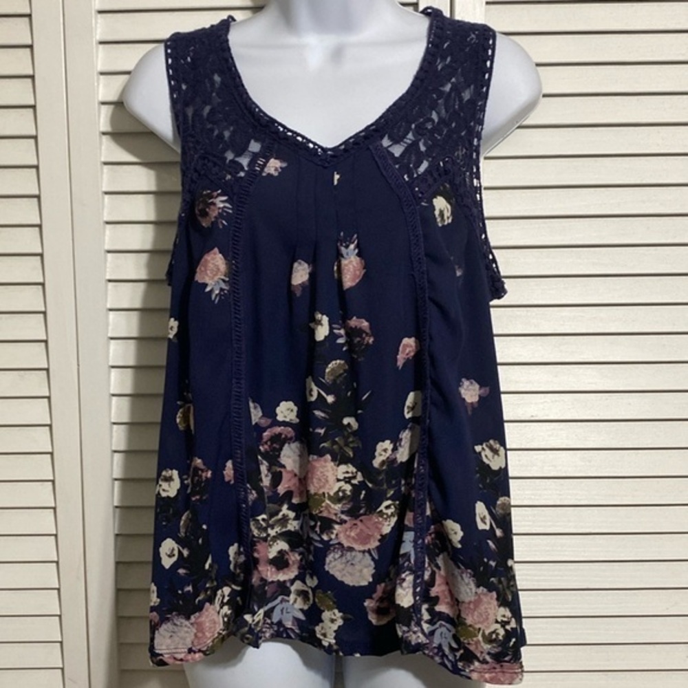 Taylor & Sage Floral Lace Sleeveless Top Large